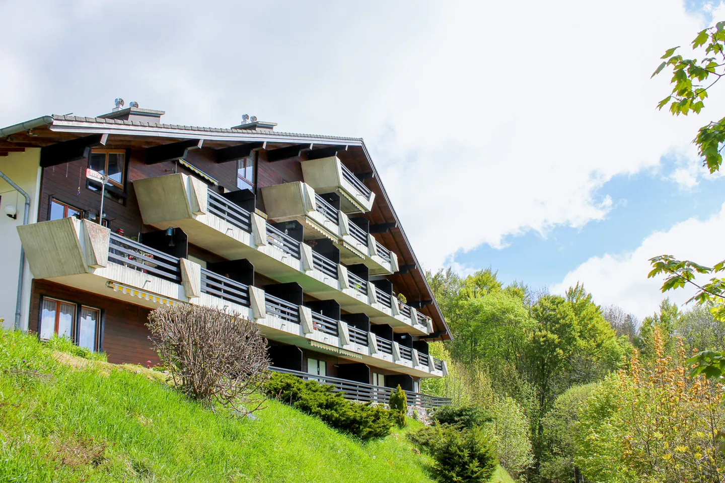 2,5-Zimmer-PPE-Wohnung mit Balkon im 1. Stock Wunderschöner Blick - Foto 1 von 11