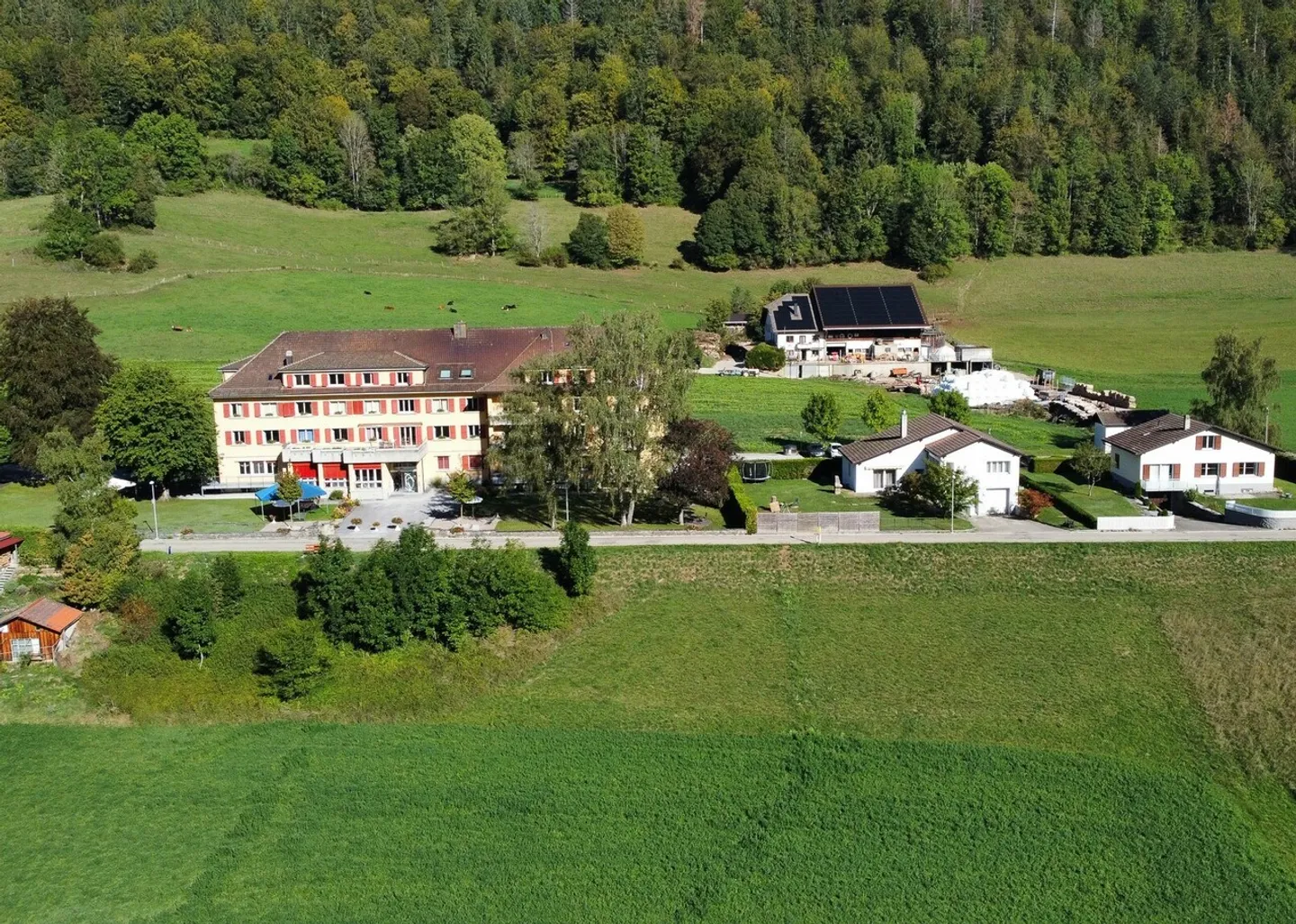 Buildable land of 3,965 m2 Building permit granted - Photo 1 of 13