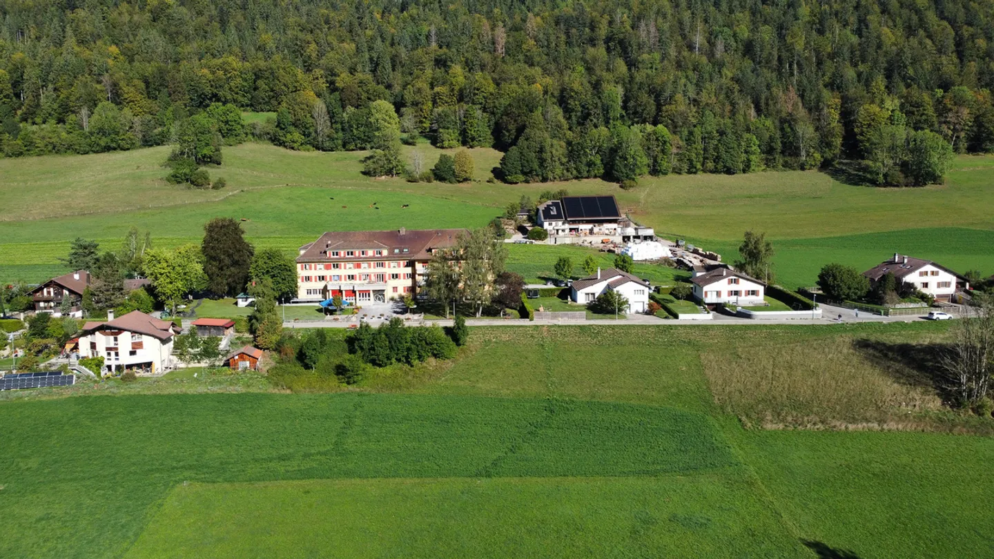 Buildable land of 3,965 m2 Building permit granted - Photo 8 of 13