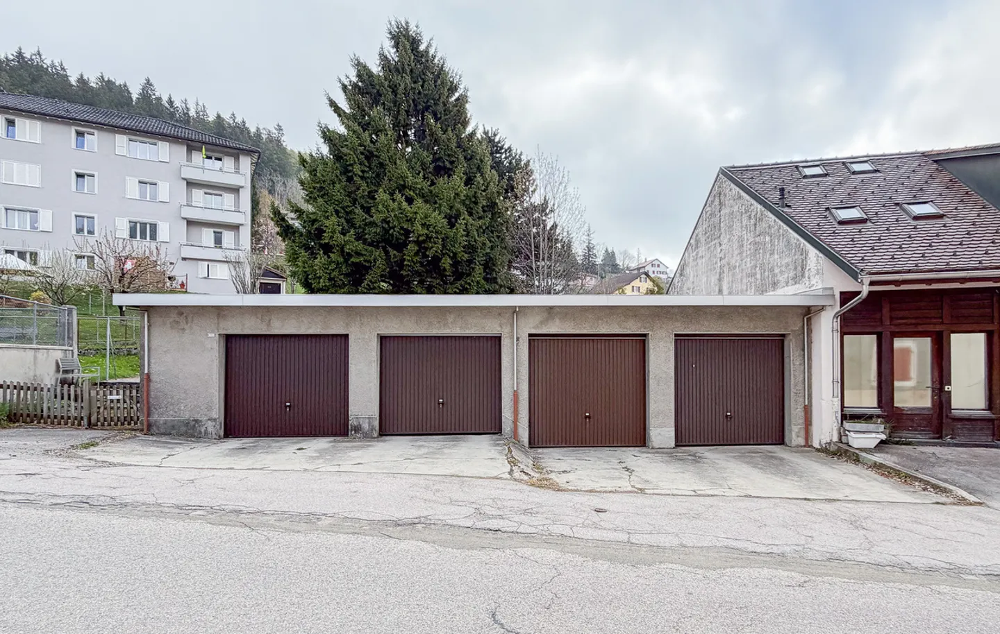 Edificio con 5 appartamenti e 4 garage nel centro di Ste-Croix - Foto 5 di 13
