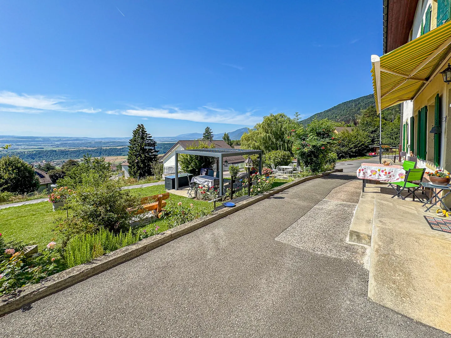 Maison locative de 3 appartements Magnifique vue - beau jardin - Foto 6 di 13