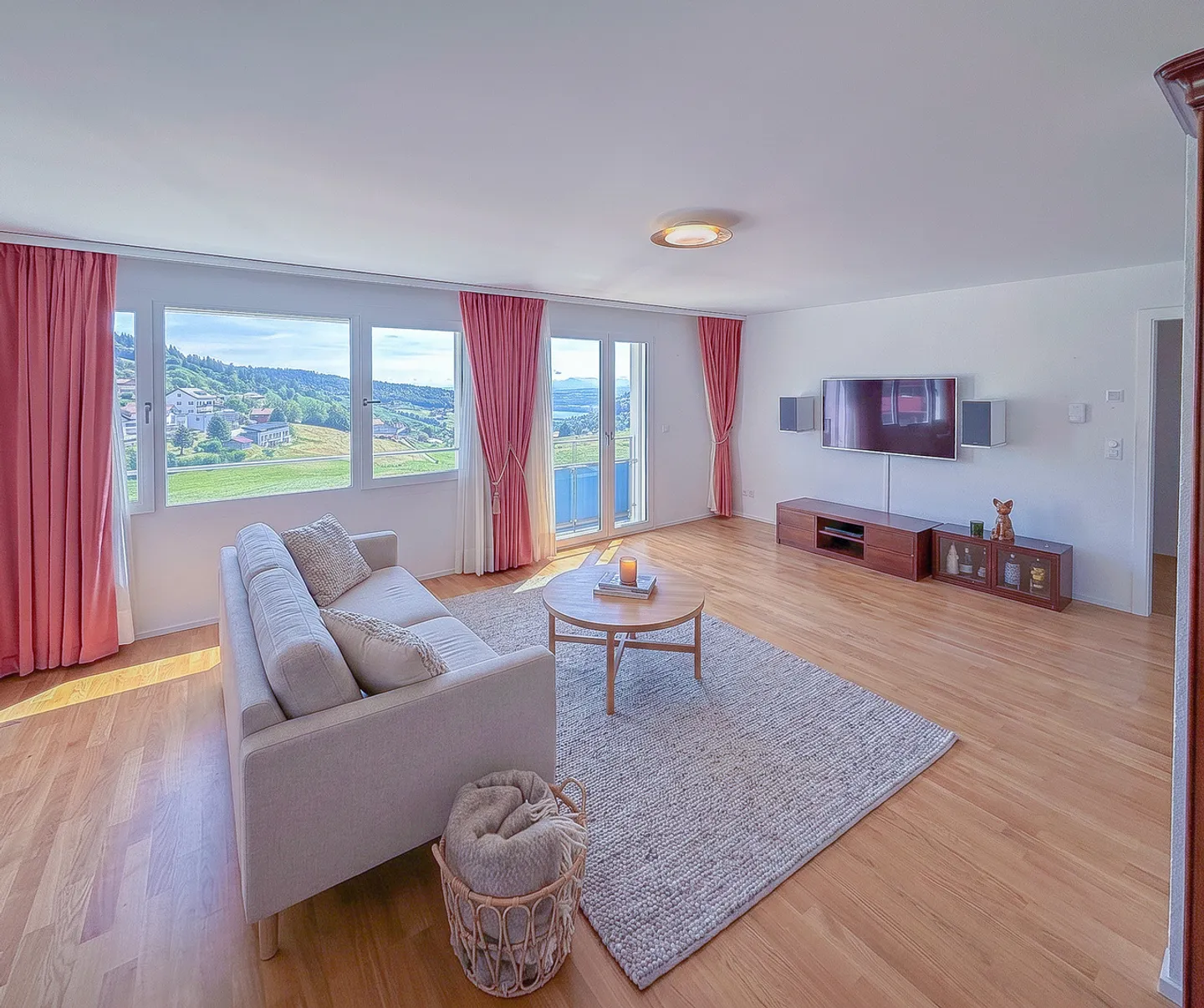 Spacious 4.5-room apartment of 127 m2 with magnificent view - Photo 3 of 13