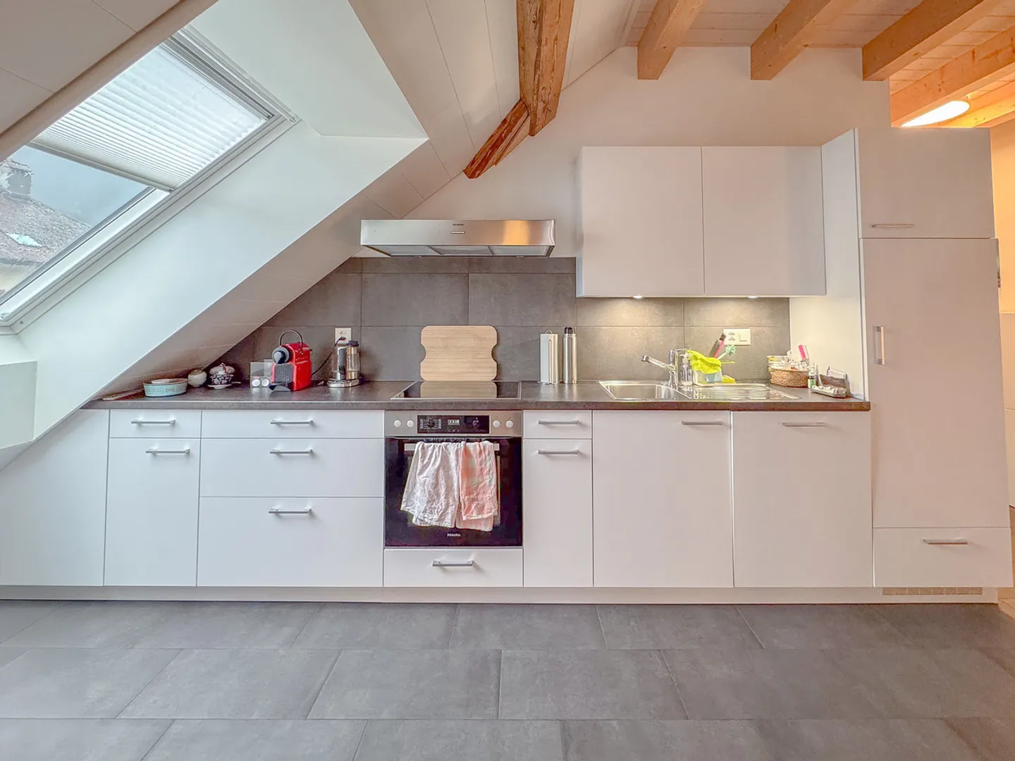 Magnifico duplex di 4.5 stanze nel cuore di Fleurier - Foto 4 di 11