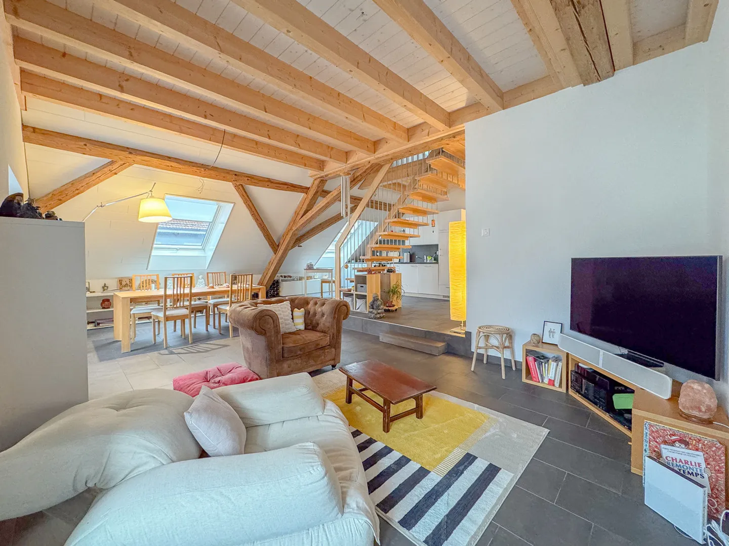 Magnifico duplex di 4.5 stanze nel cuore di Fleurier - Foto 1 di 11