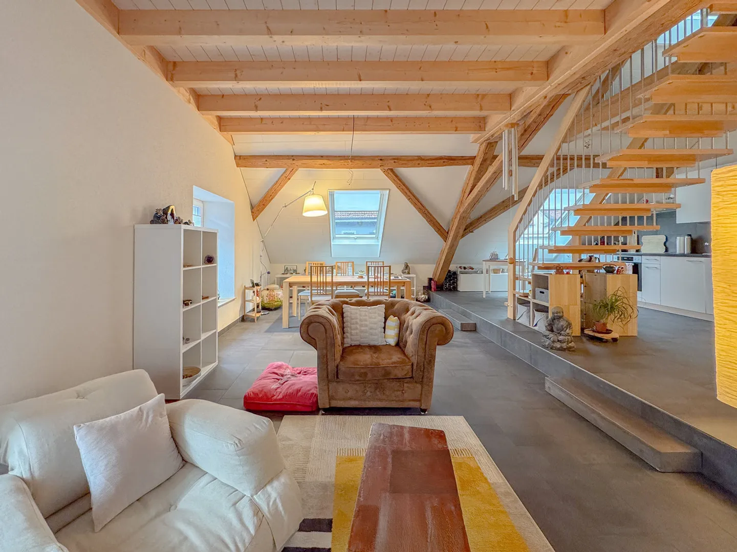 Magnifico duplex di 4.5 stanze nel cuore di Fleurier - Foto 3 di 11