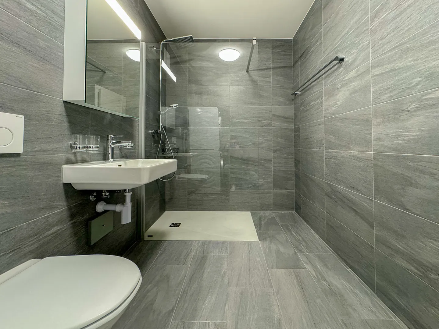 Magnifico duplex di 4.5 stanze nel cuore di Fleurier - Foto 8 di 11