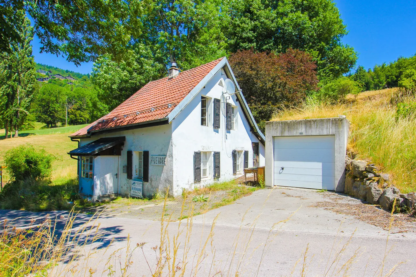 4,5-Zimmer-Einfamilienhaus mit Garage zu renovieren - Foto 3 von 13