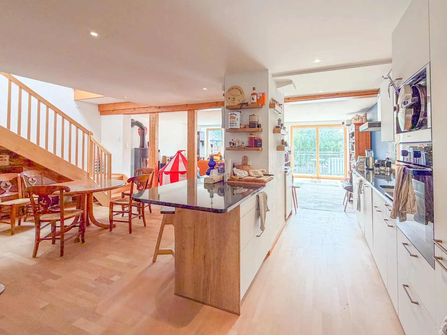 Spacieux duplex PPE de 5.5 pièces avec garage Au coeur de Ste-Croix - Foto 2 von 13