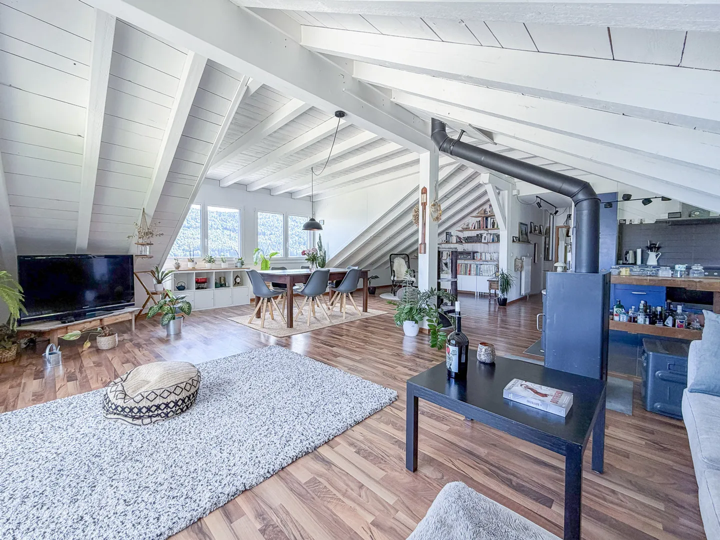 Appartement traversant de 2.5 pces, ~ 130 m2, dans les combles - Foto 2 di 11