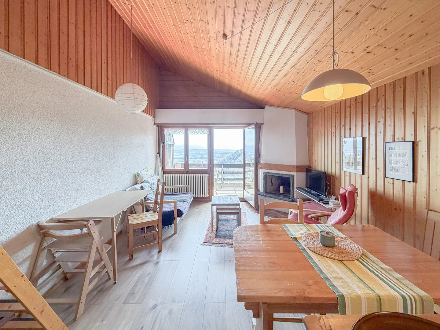2.5 room condominium apartment with balcony and gallery Splendid view - Photo 4 of 13