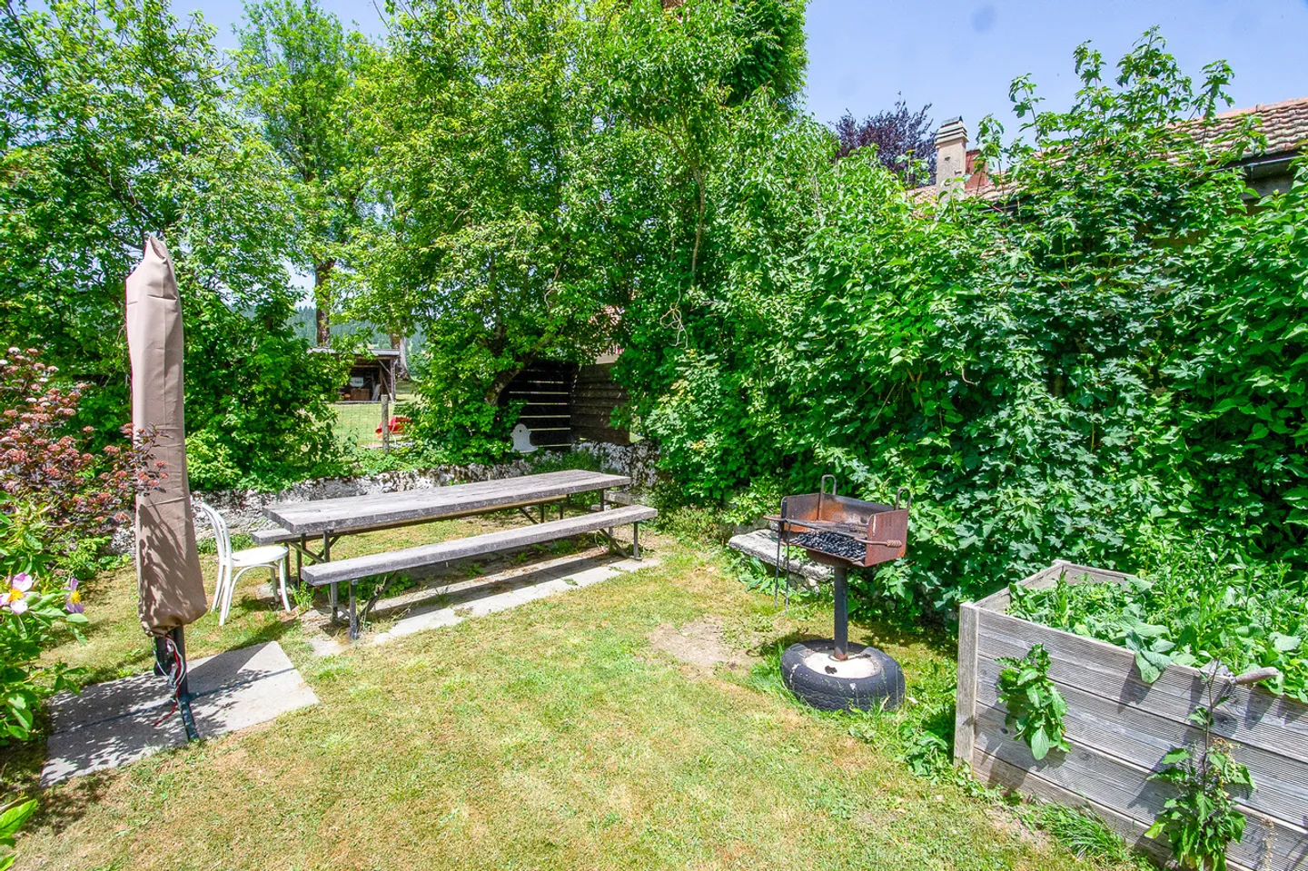 Einfamilienhaus mit Mietgebäude und verschiedenen Nebengebäuden - Foto 9 von 13