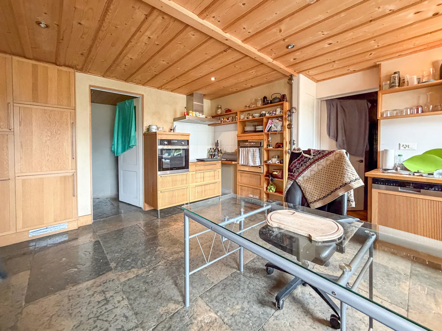 Einfamilienhaus mit Mietgebäude und verschiedenen Nebengebäuden - Foto 11 von 13