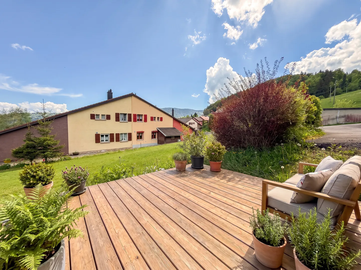 Maison mitoyenne avec jardin - Photo 2 sur 13