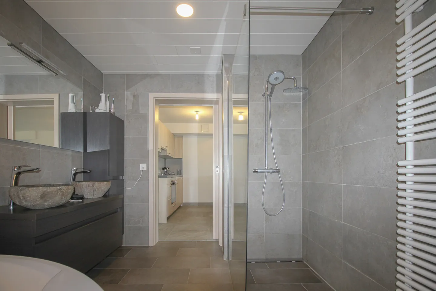 Magnifico duplex di 5.5 locali, completamente ristrutturato - splendida vista - Foto 9 di 13