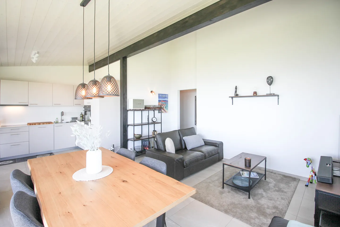 Appartement Charmant avec Vue Alpestre - Photo 2 sur 13