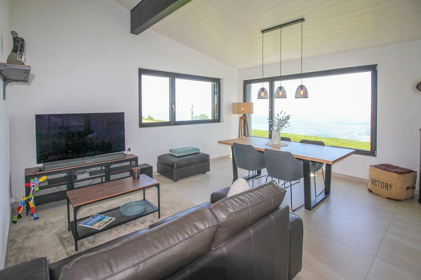 Appartement Charmant avec Vue Alpestre - Photo 3 sur 13