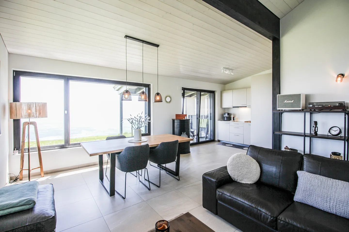 Appartement Charmant avec Vue Alpestre - Photo 1 sur 13
