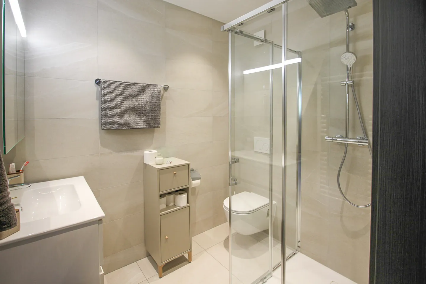 Appartement Charmant avec Vue Alpestre - Photo 7 sur 13