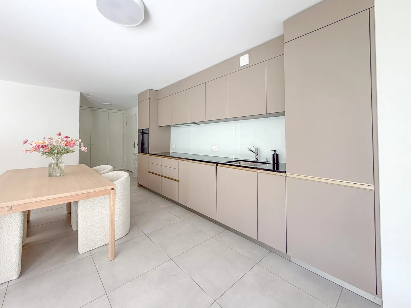 2.5-room apartment on the ground floor with large garden and terrace - Photo 5 of 13