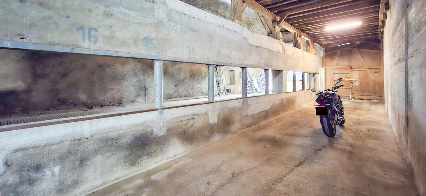 Storage Barn No. 16, approx. 140 m2 - Photo 4 of 7