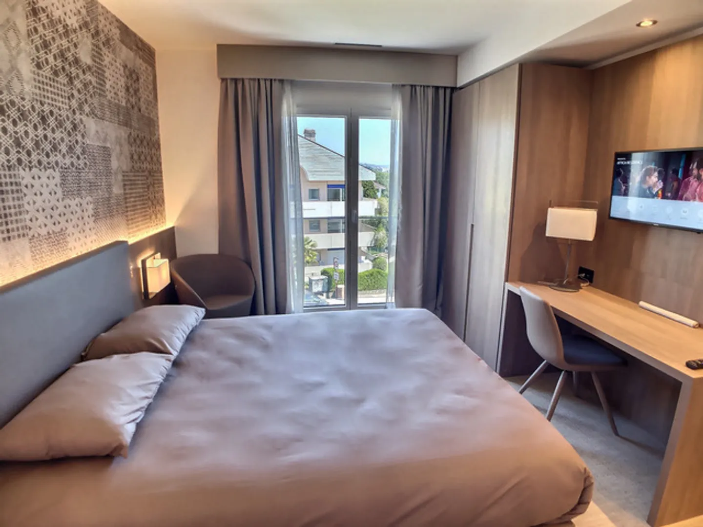 Furnished 2.5-room apartment facing EPFL. - Photo 8 of 13