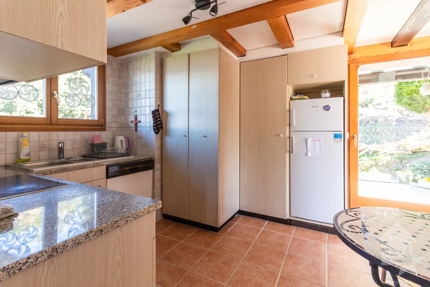 Charaktervolles Chalet mit zwei Wohnungen, idealer Lage und Aussicht - Foto 12 von 13