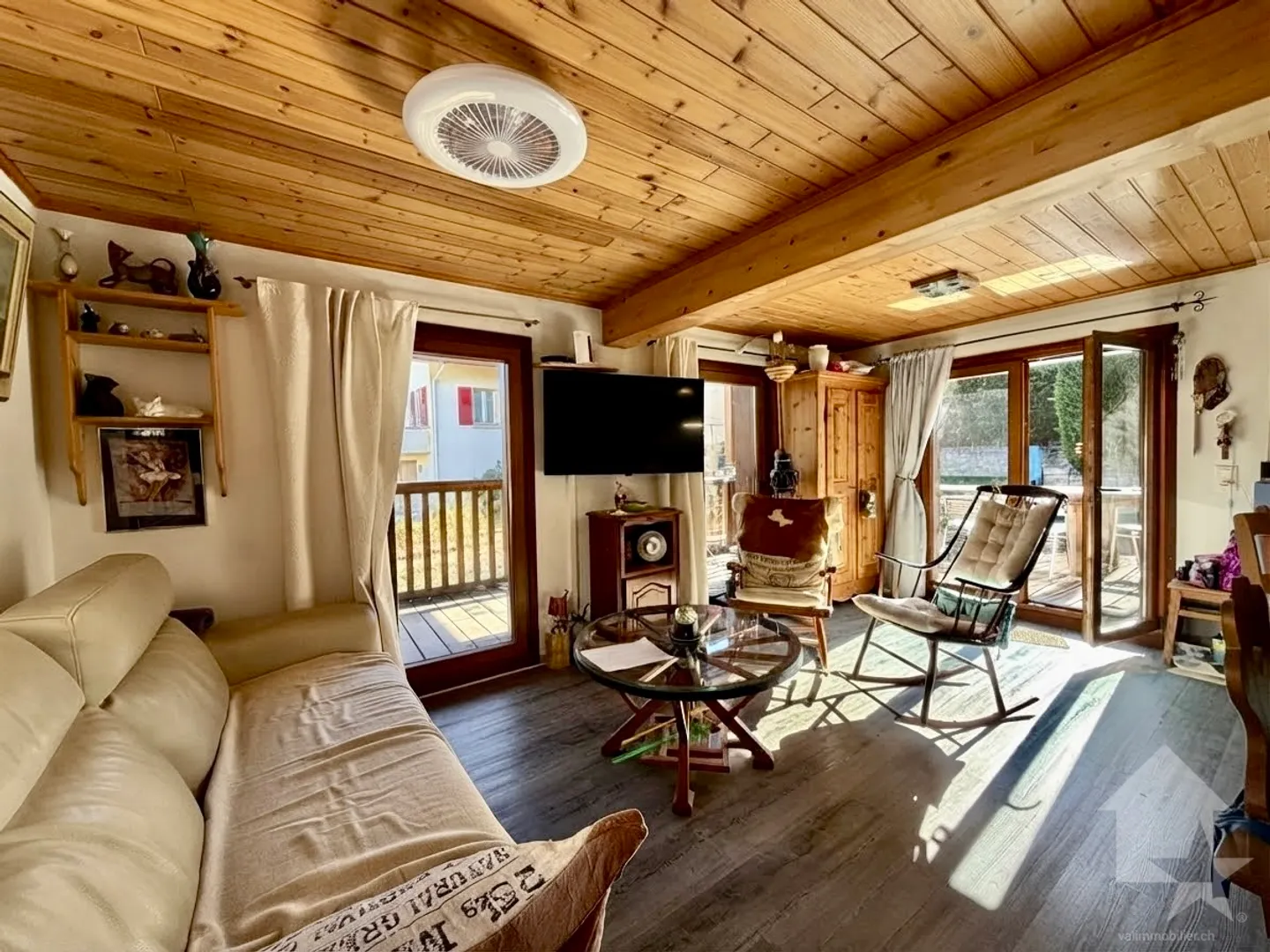Pretty little charming chalet with parking and independent studio! - Photo 4 of 13