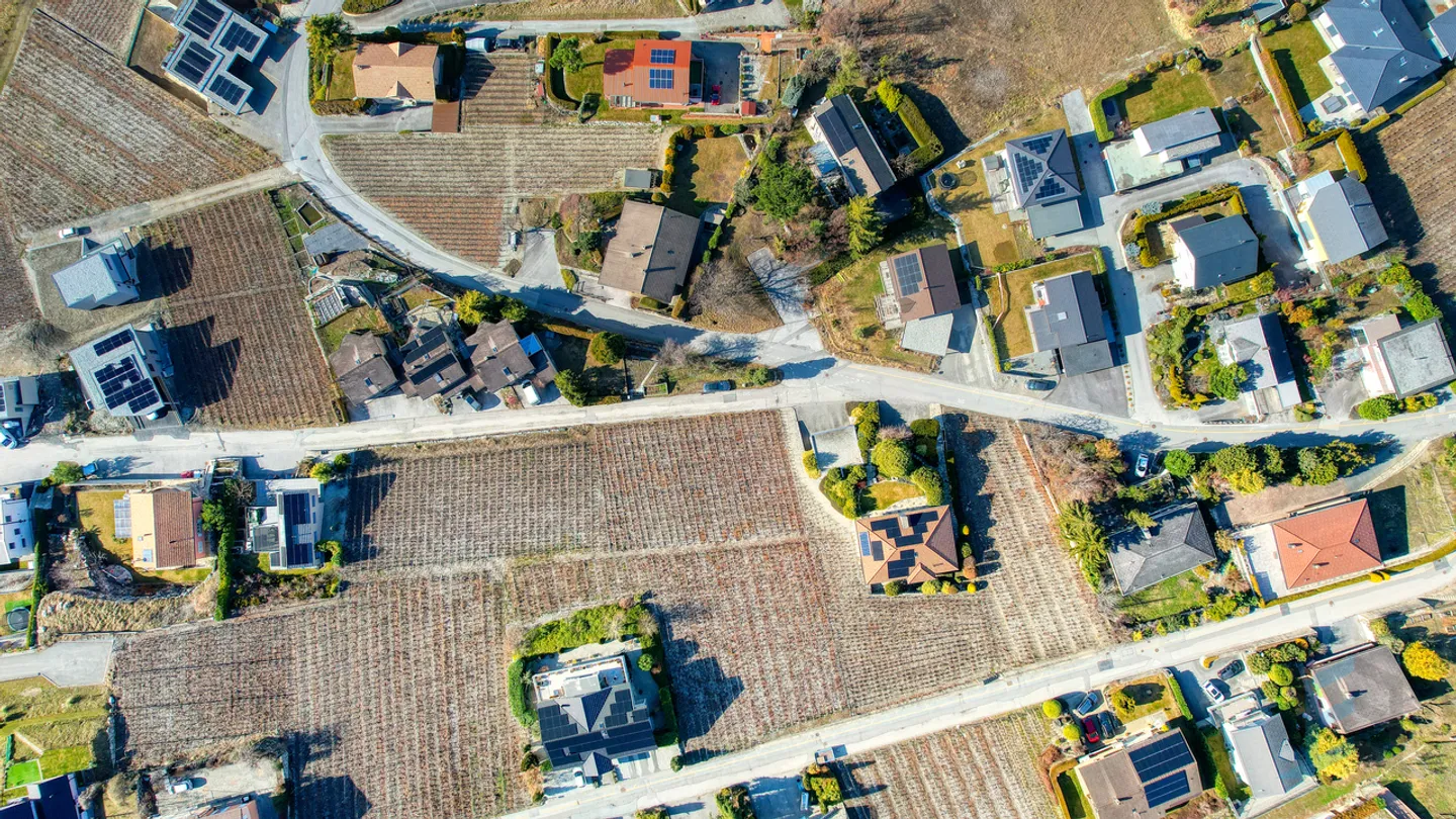 EXKLUSIVITÄT Wunderschönes Baugrundstück von 804 m² in Miège (Noble-Contrée) - Foto 6 von 8