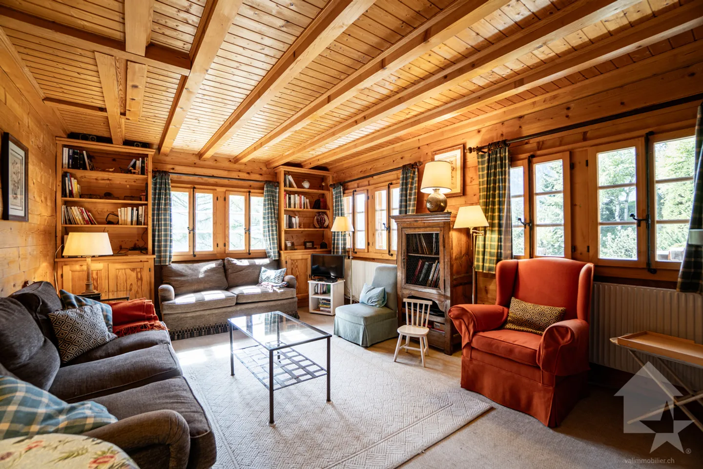 Charmantes Chalet mit zwei Wohnungen - eine 5.5-Zimmer-Maisonettewohnung und eine 2.5-Zimmer-Wohnung im Erdgeschoss - Foto 4 von 13
