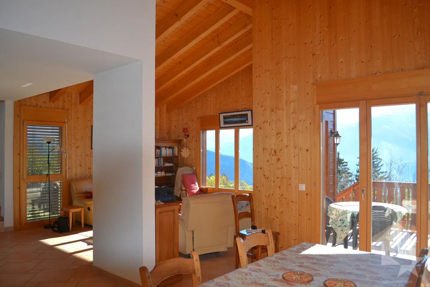 Magnificent high-end chalet with 5.5 rooms, 174 m², view of the Alps - Photo 4 of 13