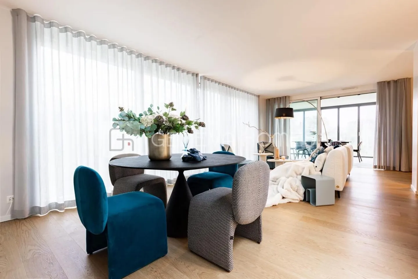 Magnificent 4.5-room penthouse in Cologny with rooftop - Lake view - Photo 2 of 9