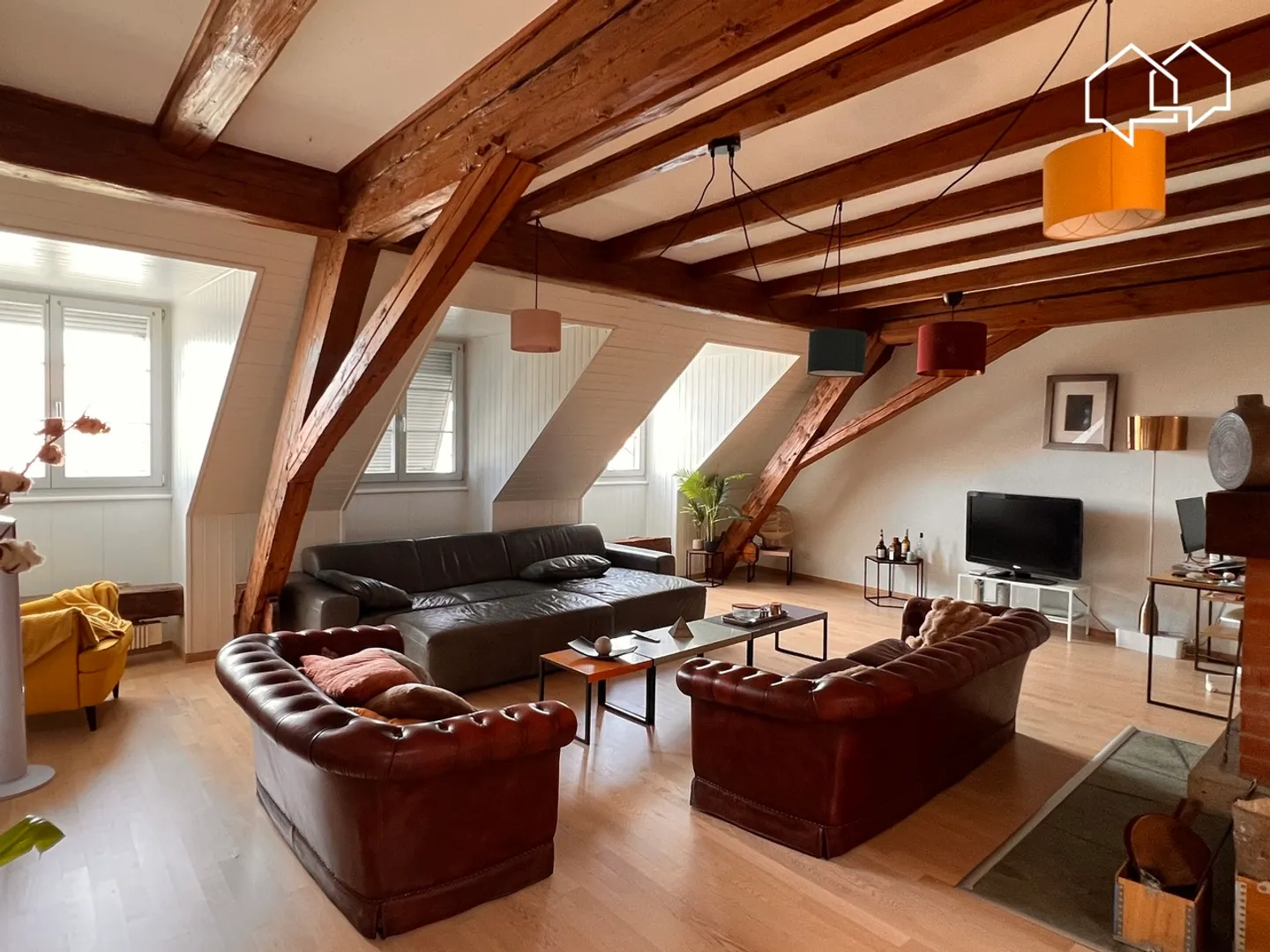 Spacieux appartement dans les combles avec terrasse - Foto 1 von 13