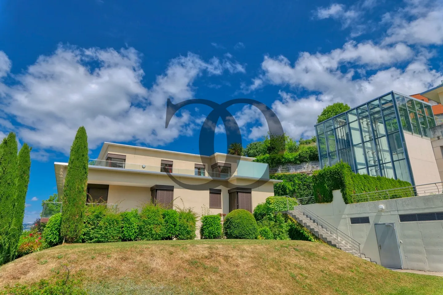 6,5-Zimmer-Wohnung mit Pool und 200 m2 Terrasse - Foto 12 von 13