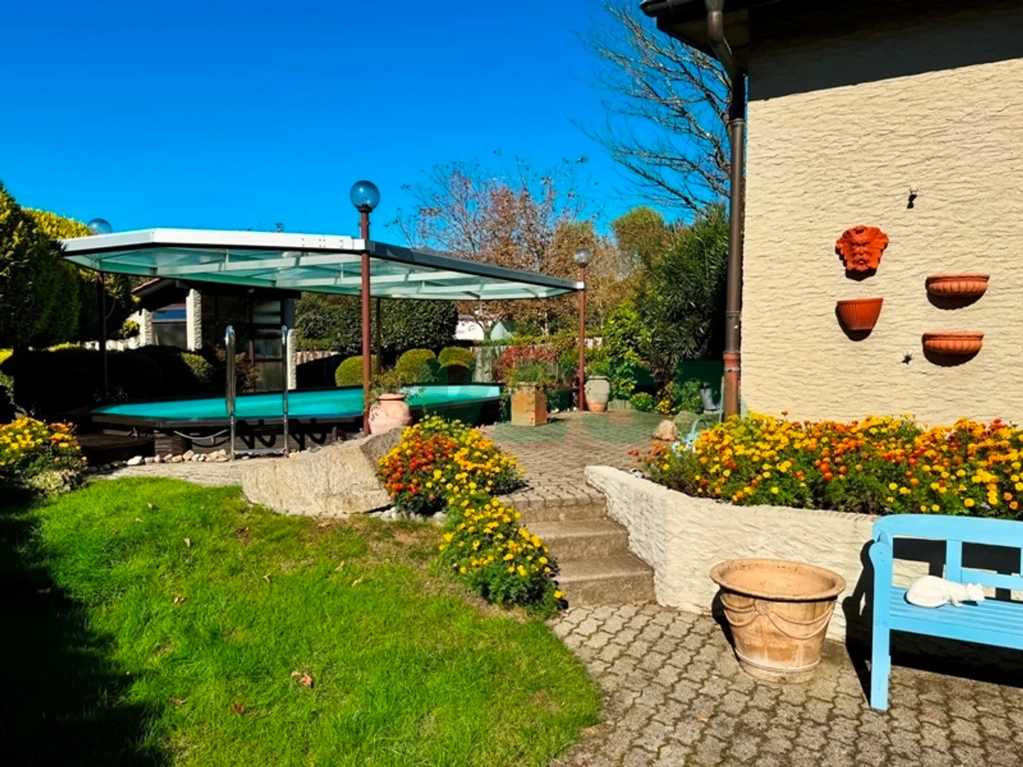 Cozy single-storey villa with beautiful garden and pool - Photo 5 of 13