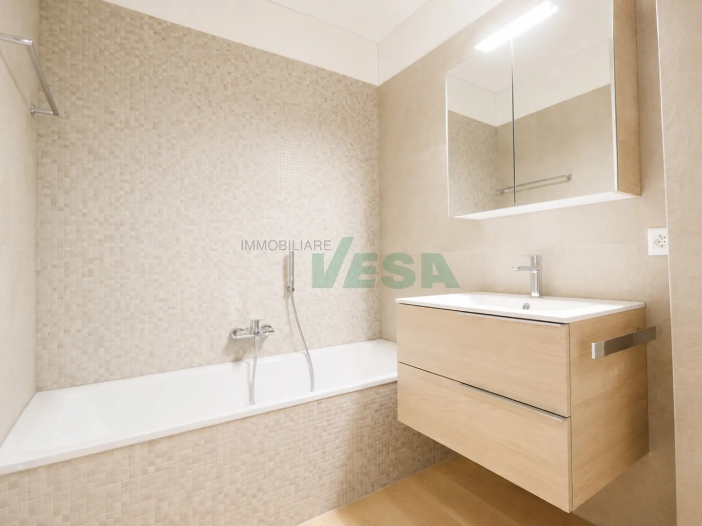Helle 4,5-Zimmer-Wohnung mit Terrasse und schönem privatem Garten - Foto 9 von 11