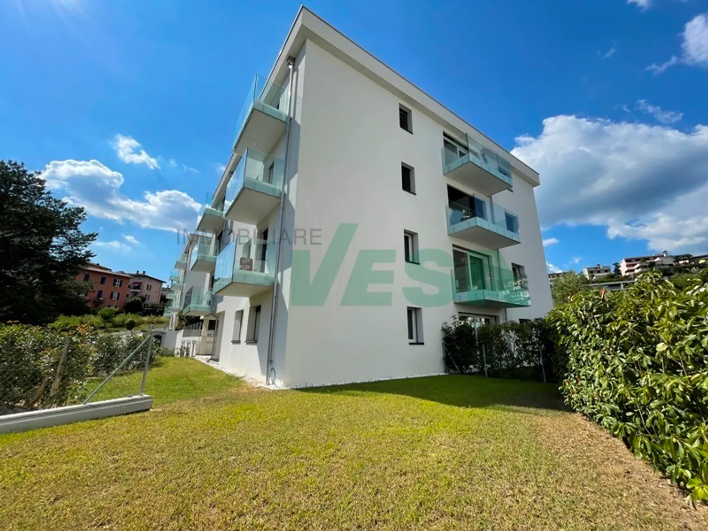 Neue, kleine und gepflegte Wohnanlage in sehr sonniger und bequemer Lage - Foto 1 von 11