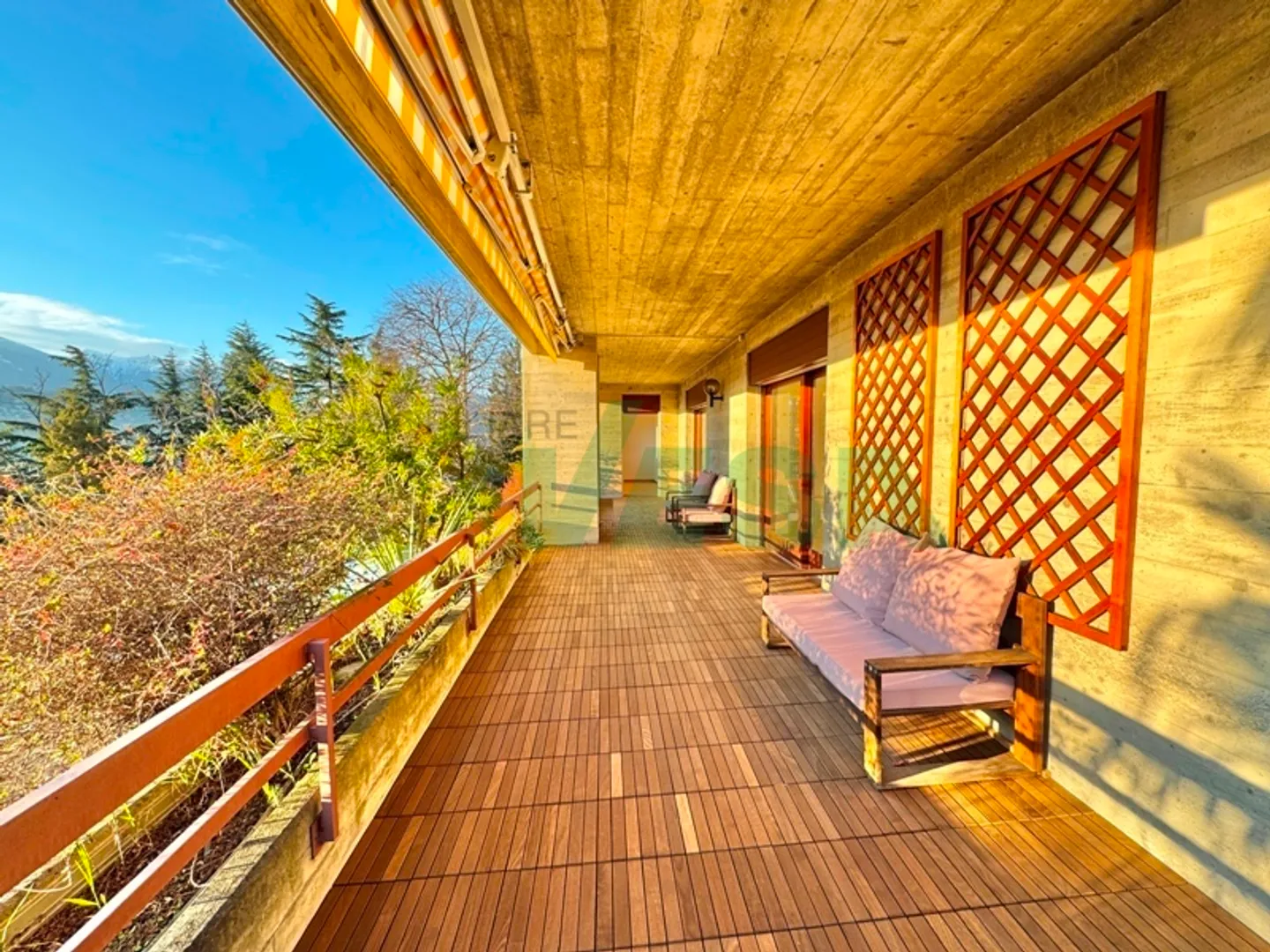 Elegant 5.5-room apartment with beautiful view and private garden - Photo 11 of 13