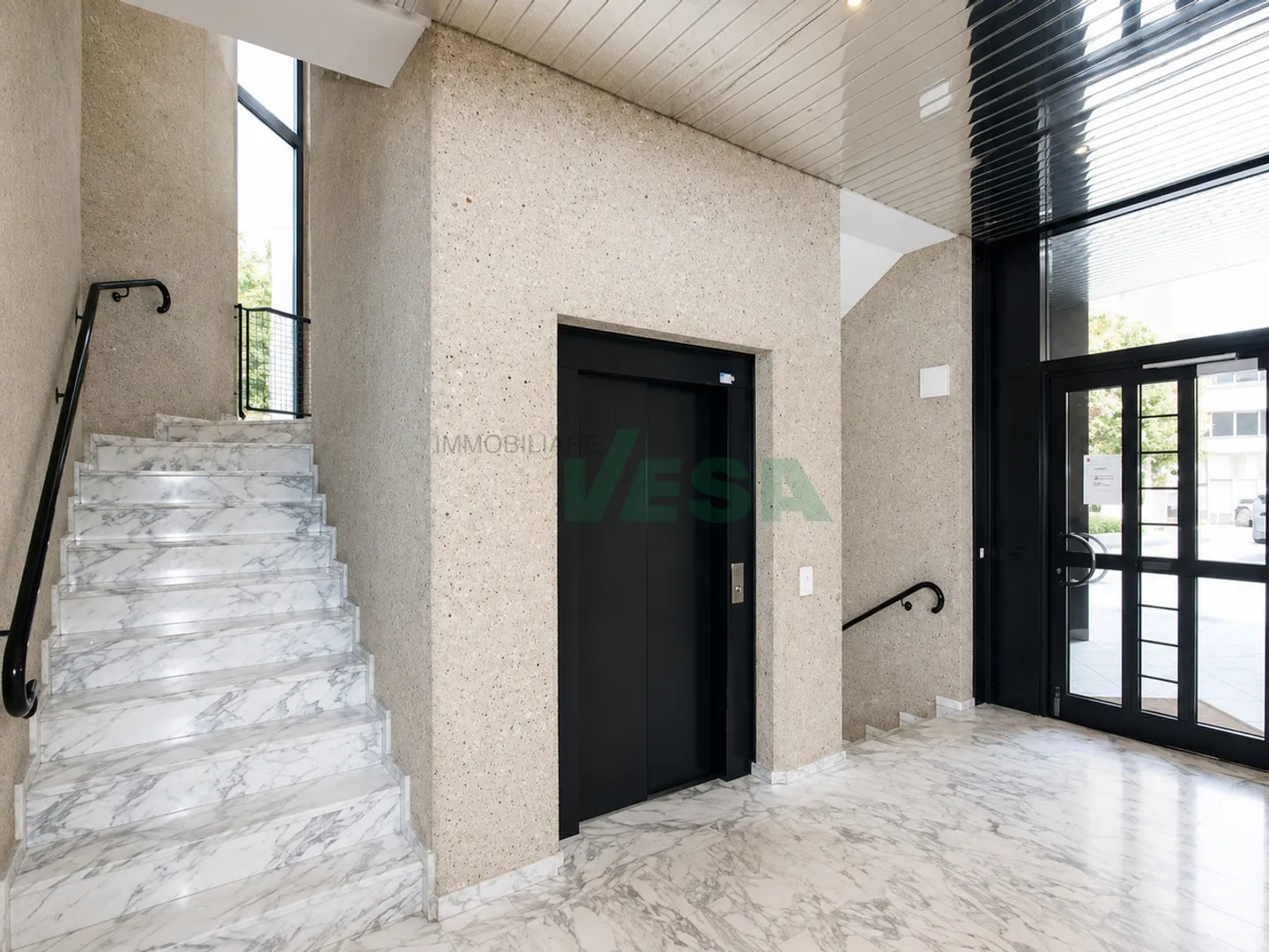 Bel appartement moderne 2,5 pièces meublé et central - Photo 8 sur 9
