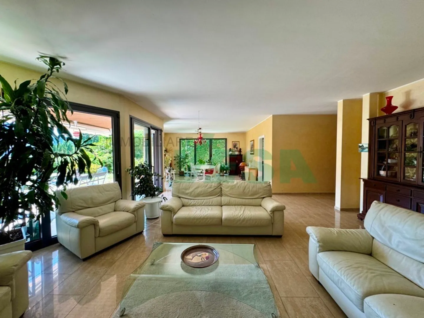 Bel appartement 6,5 pièces avec jardin dans une zone colline tranquille - Photo 2 sur 11