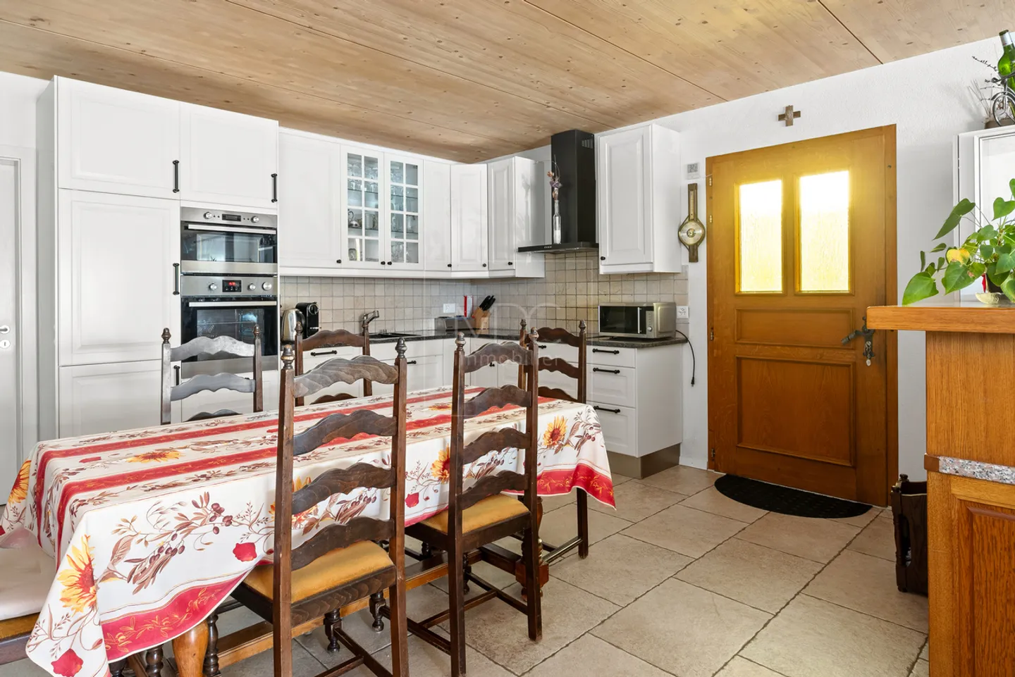 Spacieuse villa avec piscine et 2.5 pièces indépendant à St-Aubin - Foto 12 di 13
