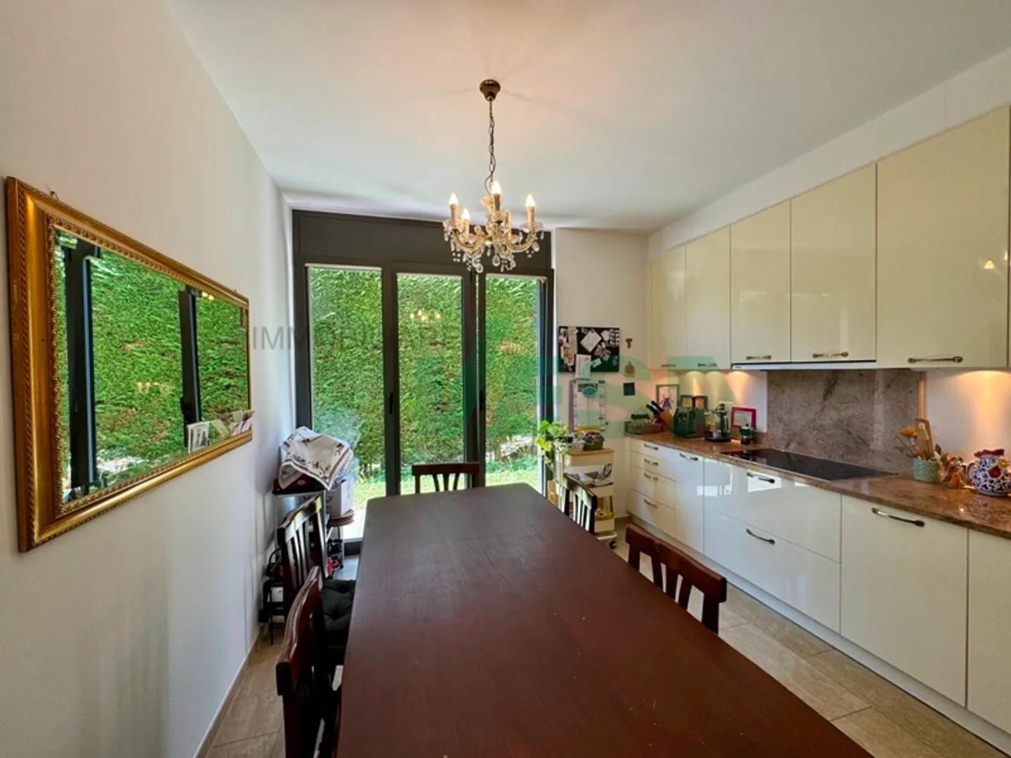 Bel appartement 6,5 pièces avec jardin dans une zone colline tranquille - Photo 4 sur 11