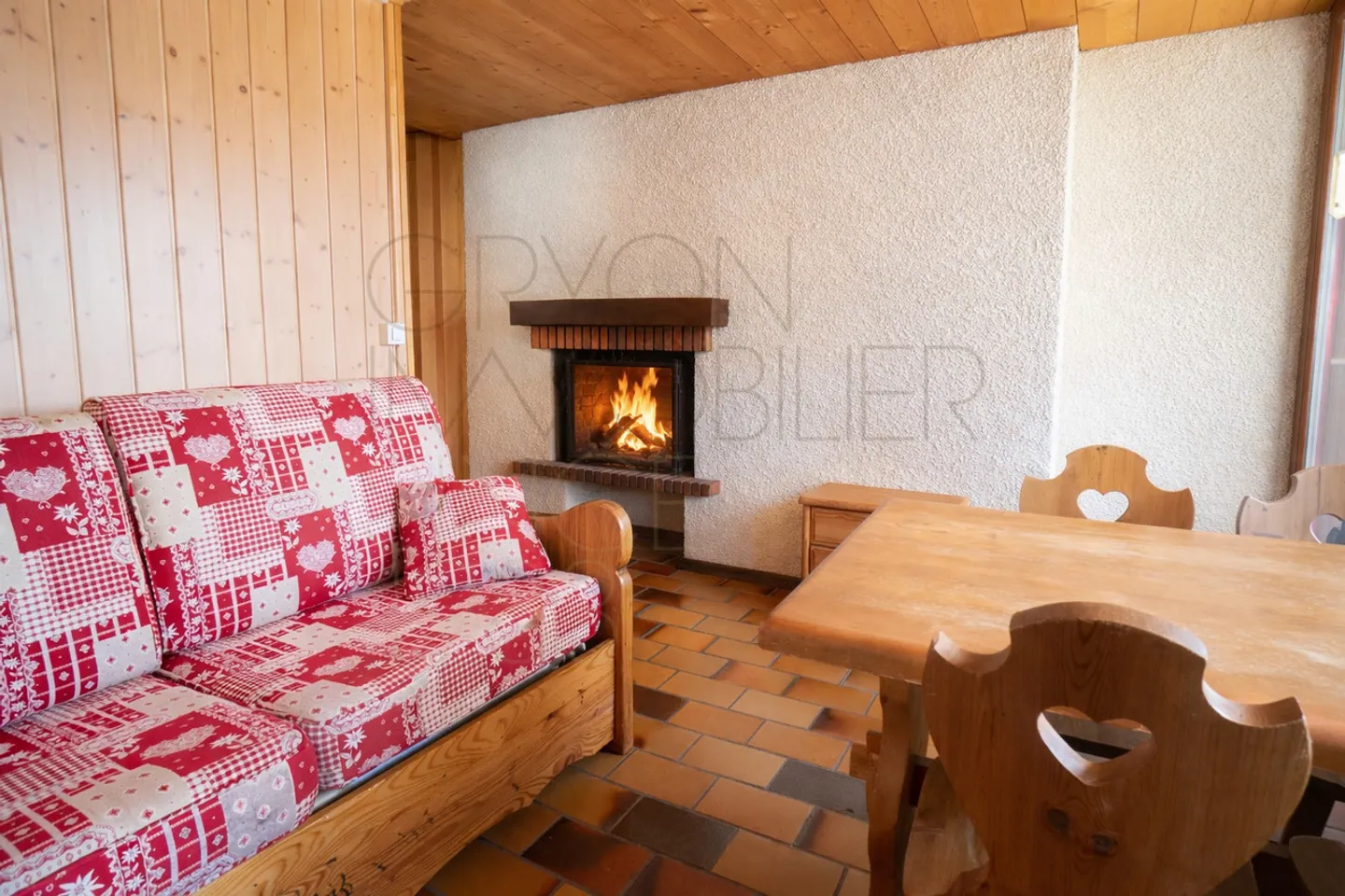 Ski-in ski-out studio at Alpe des Chaux with corner balcony - Photo 5 of 10
