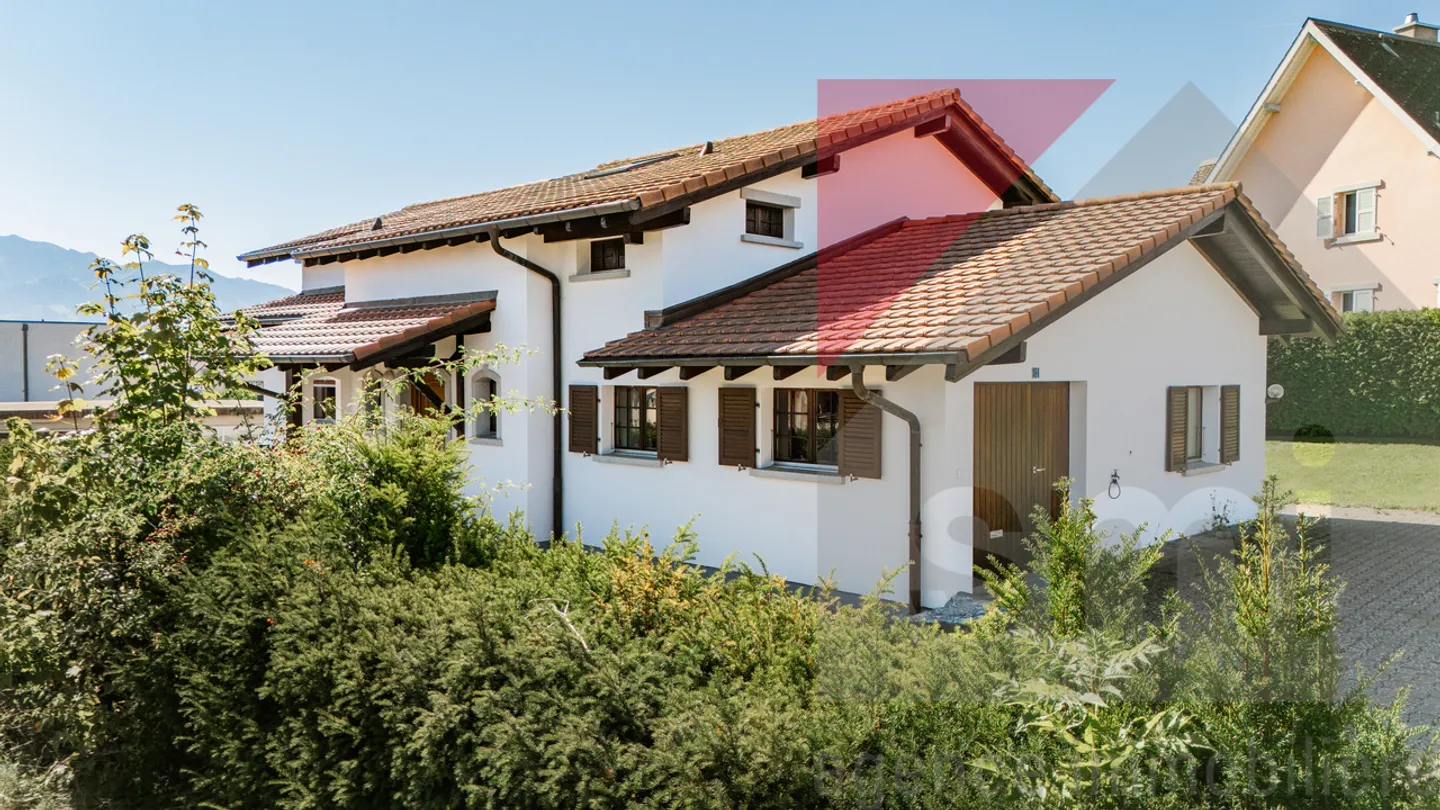 Bequeme Villa mit unabhängigem Studio, Grundstück von 1055m2 - Foto 1 von 13