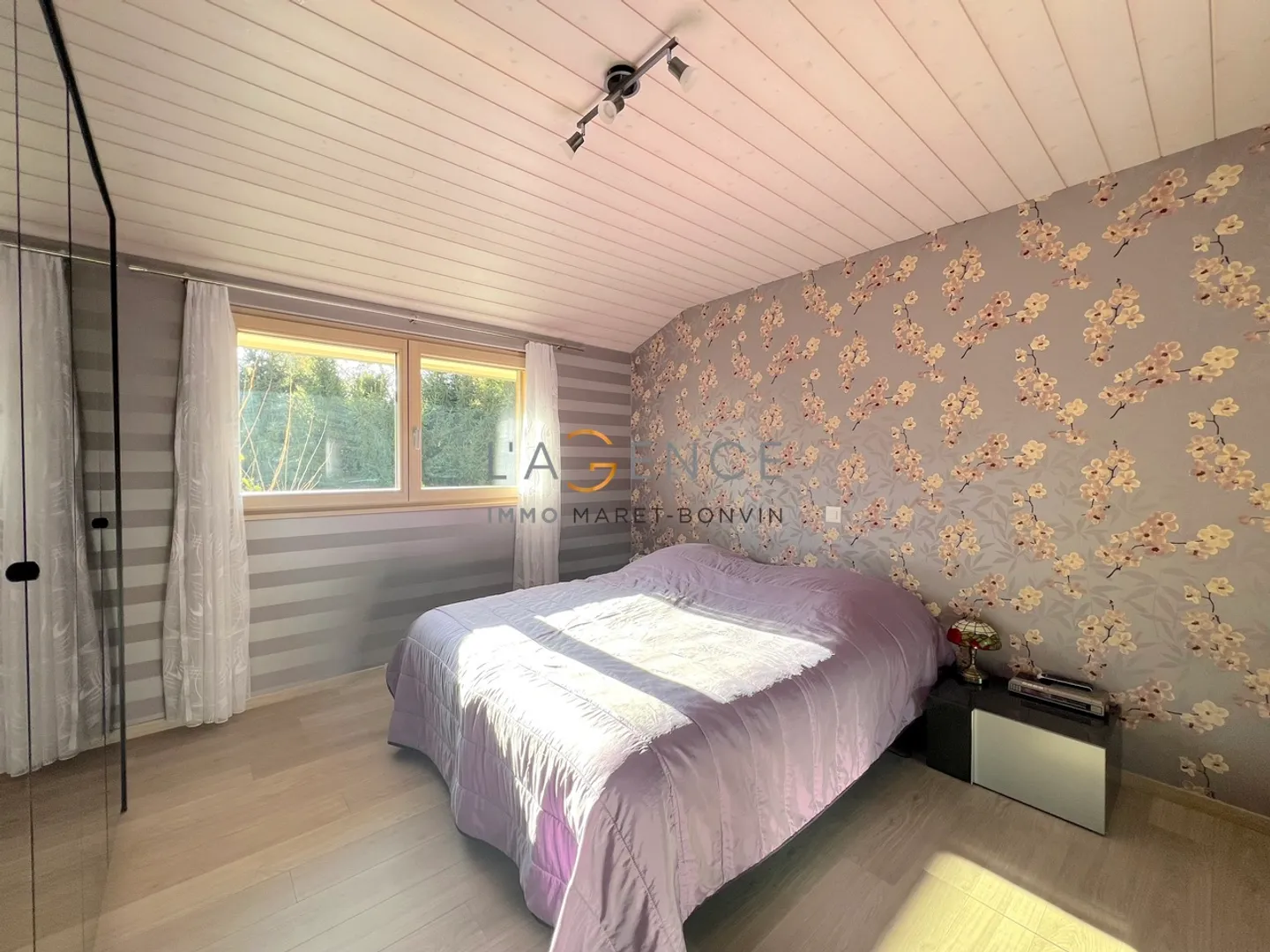 SPACIOUS AND BRIGHT VILLA OF 6.5 ROOMS WITH 1013 M2 OF LAND - Photo 5 of 9