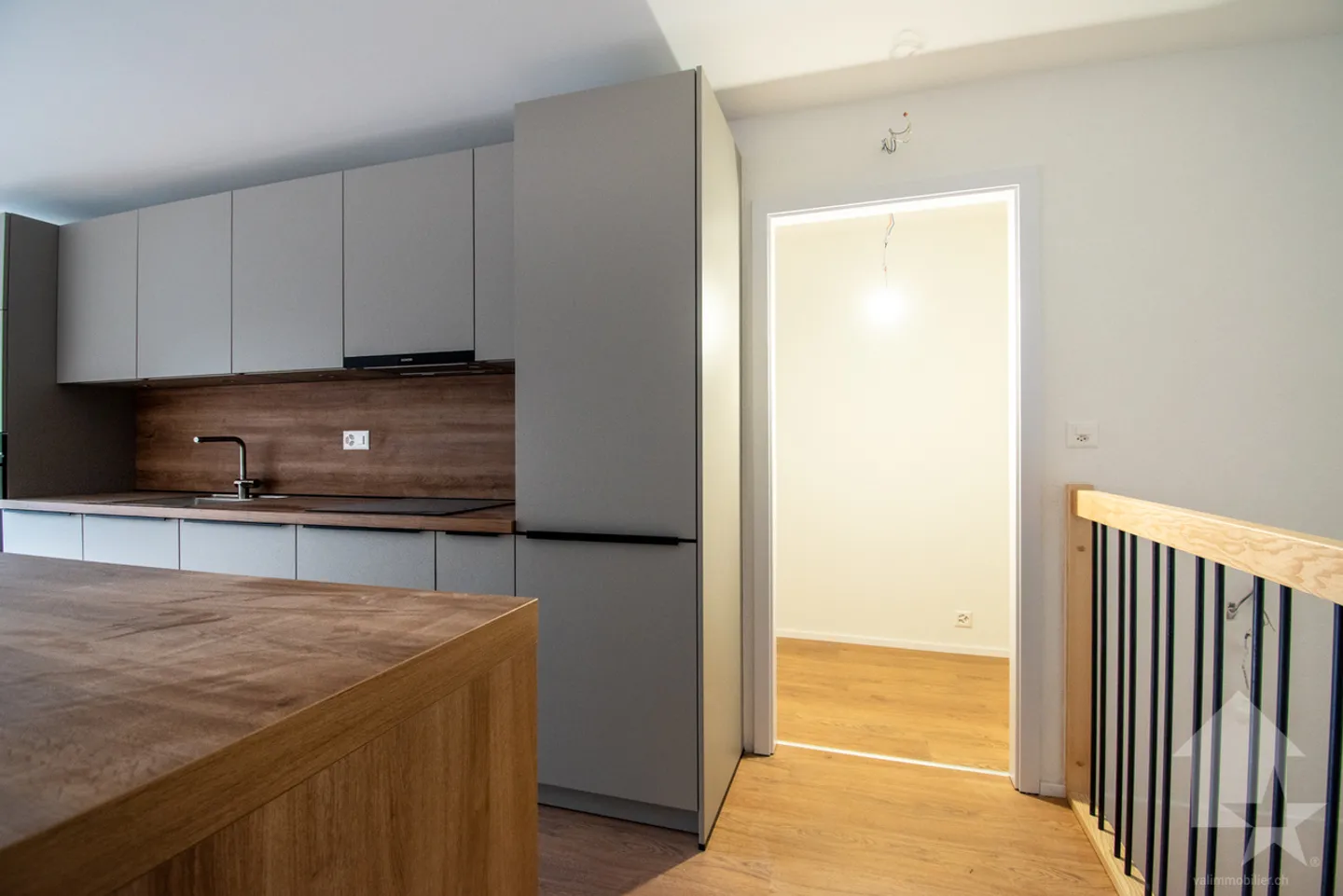 Val-d'Illiez, splendido duplex di 182 m2 con ufficio professionale - Foto 3 di 13