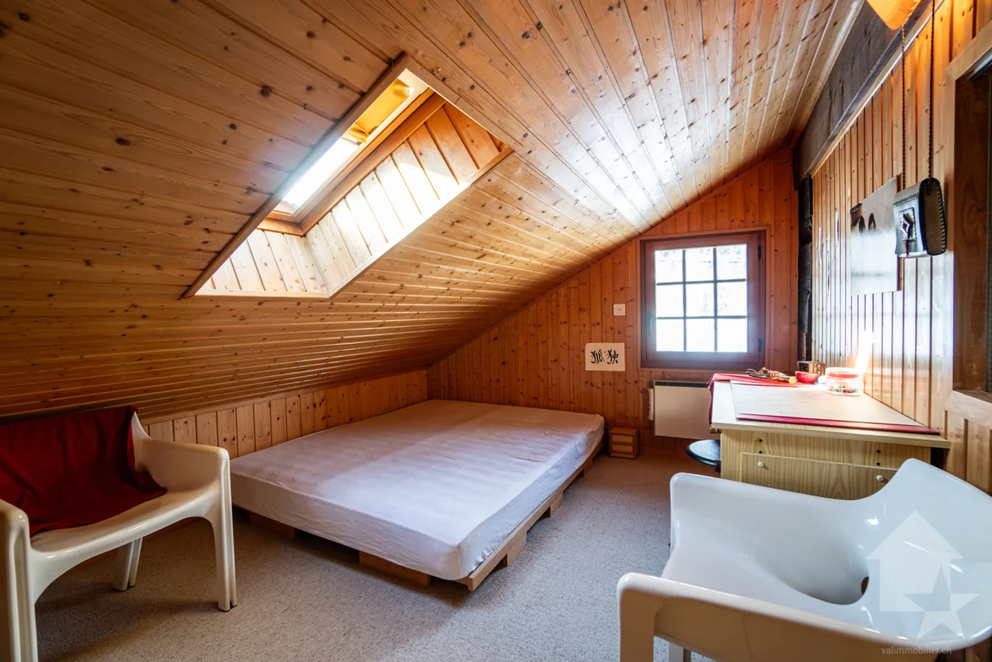 Chalet comprising two independent duplex apartments with convertible barn - Photo 9 of 13
