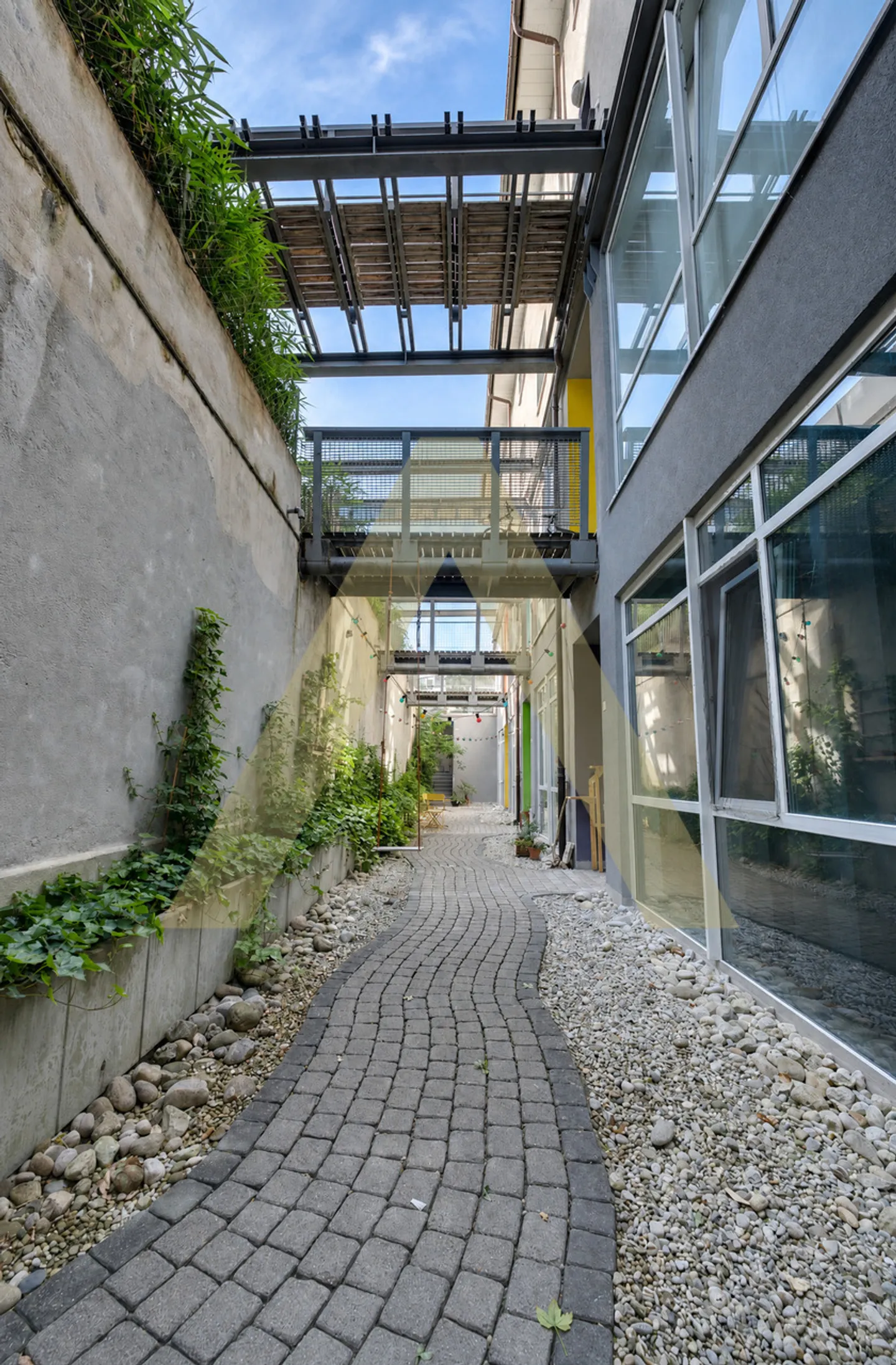 A 2.5-room apartment with an industrial past, in the heart of Lausanne - Photo 8 of 8