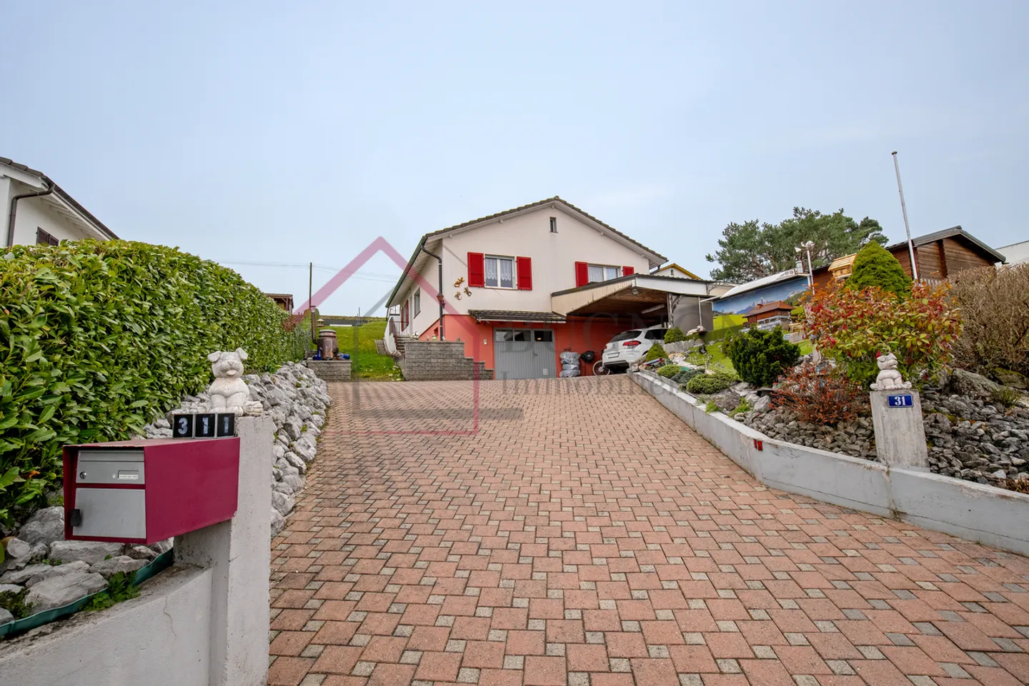 Detached house of 5.5 rooms in a quiet residential area - Photo 2 of 13