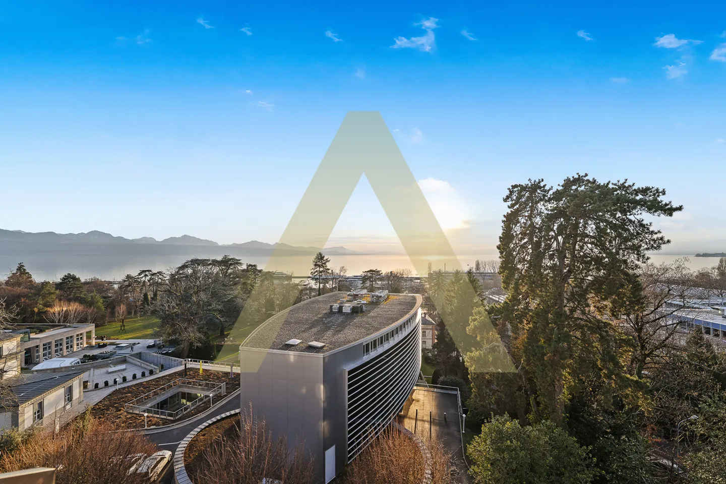 Herzstück im Dachgeschoss mit Seeblick - Foto 1 von 8