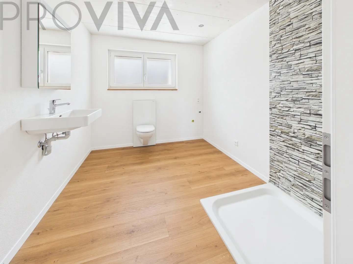 Modernes neues Haus mit grosszügigem Aussenbereich und viel Platz - Photo 8 sur 13